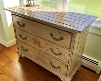 country 3 drawer chest