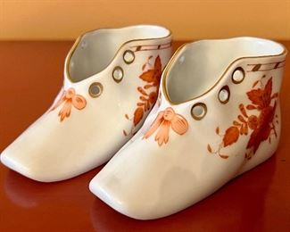 Item 18:  (2) Herend "Rust Chinese Bouquet" Booties - 2": $54/Pair