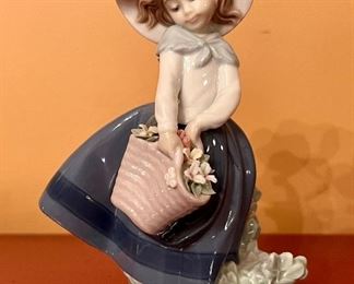 Item 60:  Lladro "Pretty Pickings Girl" #5222 Figurine: $38