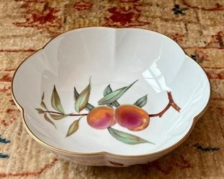 Item 84:  Evesham Serving Bowl:  $18
