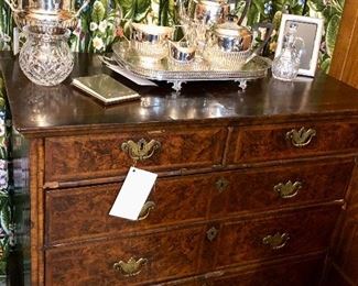 Burr and figured WALNUT Chest. Circa 1860