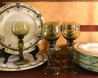 ROYAL WORCHESTER English Porcelain, “Portia”. Set of 12 dinner plates.