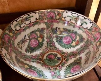 Famille Rose/Rose Medallion bowl.