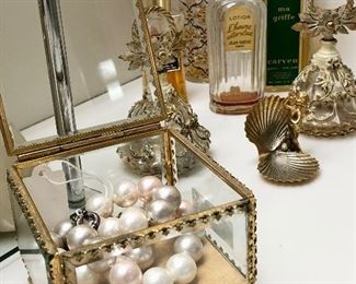 Perfumes and lovelies! 