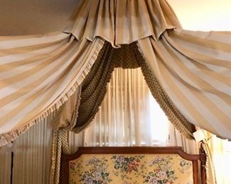 Custom frame to create a “Lit a’ la Polonaise” bed. This is just as spectacular as you would imagine! ♥️