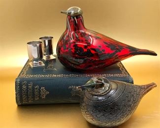 Finnish blown glass by 0LIVE TOIKKA. Highly collectible red dove