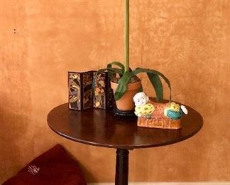 Early 1900s mahogany birdcage flip top table.