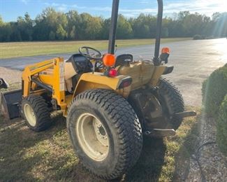 7305 HYDRO CUB CADET DIESEL TRACTOR W/4 WD & LOADER