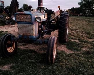 FORD 4000 TRACTOR (GAS)