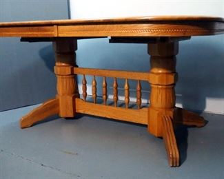 Double Pedestal Dining Table With Hidden 18" Center Leaf, 29.5" X 60" X 42"