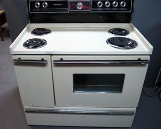 Kenmore 4 Burner Electric Range With Oven And Side Warmer And Storage Drawer, Model 628.9427810, 44.5" X 40" X 27"