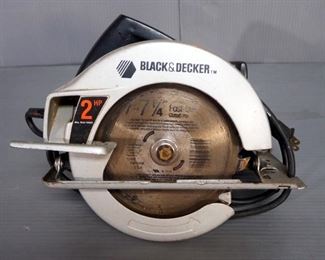 Black & Decker 7 1/4" Circular Saw, Model# 7390, Powers On