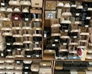 Avon jewelry 700 pieces