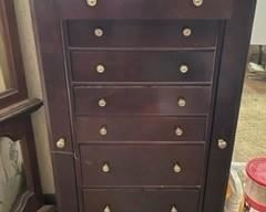 Jewelry chest