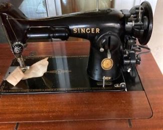 Singer Featherweight Portabele Sewing Machine