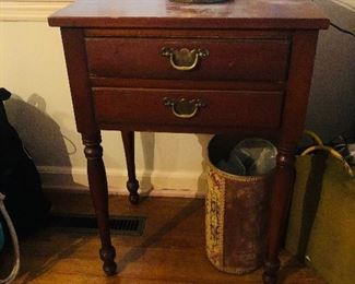 Pair double drawer walnut bedside stands/rounded legs/brass pulls/ 15x20x28