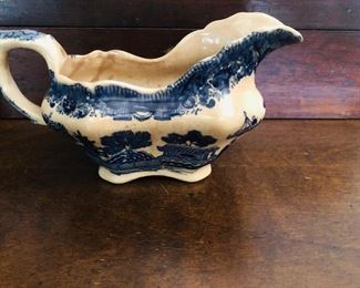 Buffalo pottery gravy boat blue willow 1911