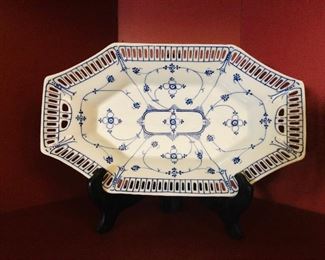 Blue and white Schuman open edge dish