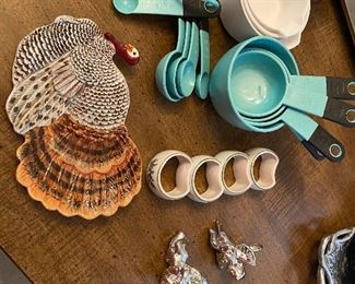 Kitchen items & turkey small plate