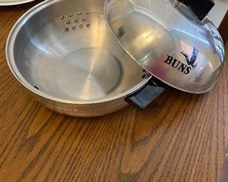 “Buns” metal bun warmer