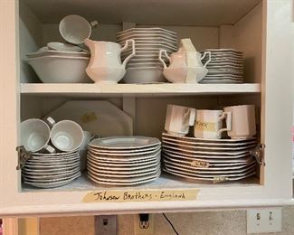 Johnson Brothers - England Heritage White