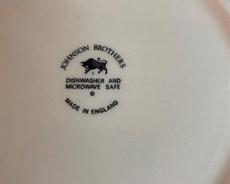 Johnson Brothers “Heritage White” 82 pc set of dishes