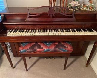 Piano with stool & cushion 