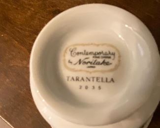 Noritake Contemporary “Tarantella” by Noritake set of dishes