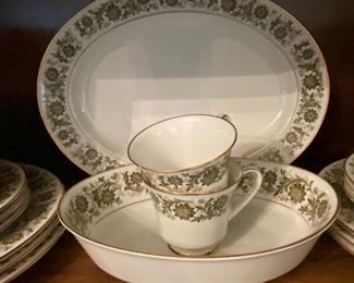 Noritake Contemporary “Tarantella” by Noritake set of dishes