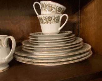 Noritake Contemporary “Tarantella” by Noritake set of dishes