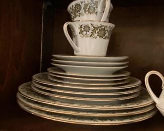 Noritake Contemporary “Tarantella” by Noritake set of dishes