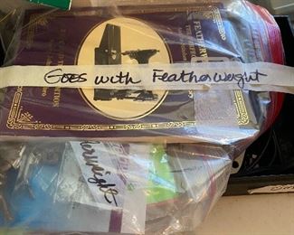 Singer Featherweight sewing machine 15-91 - portable with case & foot pedal 