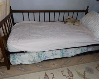 Trundle day bed