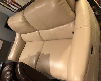 Leather recliner, electric 