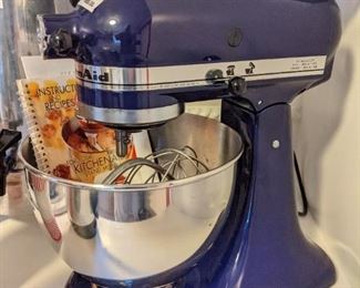 Here it is - the cobalt blue KitchenAid mixer - very sexy!