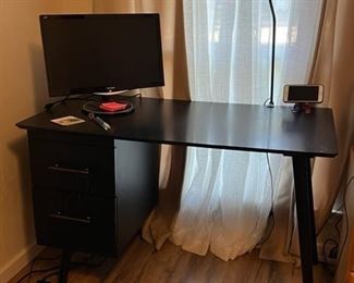 Black Desk