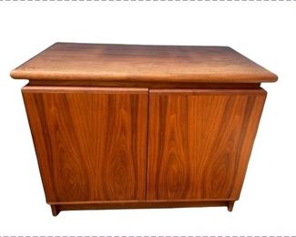 $450 - Mid Century Figured Book Matched Solid Wood Two Door Storage Cabinet KK70-11452                                    Description : Figured Book Matched Solid Wood Two Door Storage Cabinet 

CONDITION: Please refer to photos for a more detailed look at condition. We make every attempt to list and photograph any defects or signs of wear that are significant to this sale.

LOCAL PICK UP Bethesda, MD. Contact us for shipper suggestions.

 

Condition Desc. : Midcentury Modern piece in good condition commensurate of age and use. Please refer to photos for a more detailed look at condition. We make every attempt to list and photograph any defects or signs of wear that are significant to this sale.


Width : 36 in
Depth : 19.5 in
Height : 28.5 in