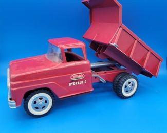 Vintage Tonka Hydraulic Truck ‐ Large Scale Toy Vehicle Dump Truck
