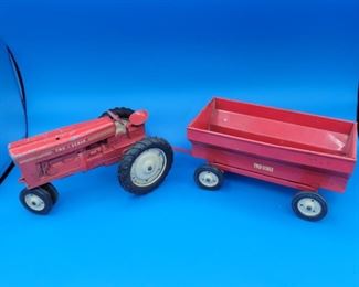 intage Die Cast Tru Scale Farm / Tractor W/ Grain Buggy or Wagon Toy