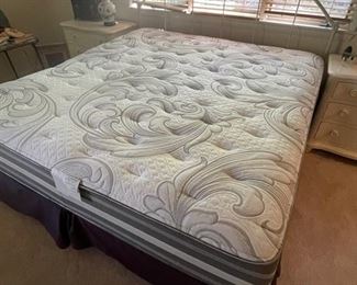 Ain't nobody dope as me, I'm just so FRESH and CLEAN