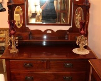 2/2 drawers, two glove boxes