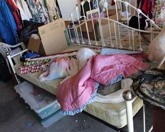 tubular metal daybed