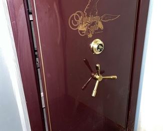 32 Gun American Eagle Canon Safe