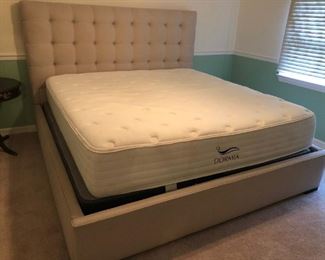 King Bed w/ Tufted Headboard $300 (Mattress & Boxspring Included)
