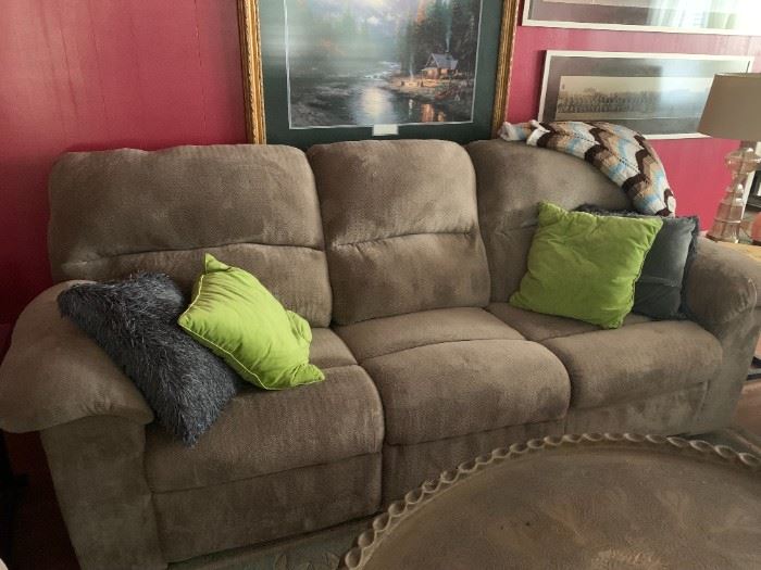 Reclining sofa