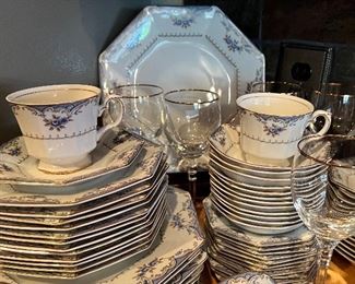 Harmony House China, Crystal Wine Glasses w Gold Rims 