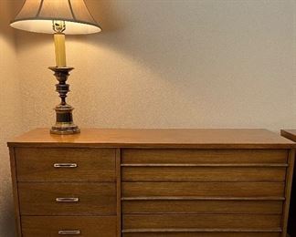 Vintage Bassett Bedroom Dresser x 2, Vanity, Table Lamp  