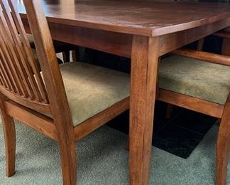 Bassett Dining Room Table w Leaf, 2 Captains Chairs and 6 Side Chairs