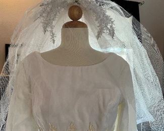 1960 Wedding Gown w Detachable Train and Veil