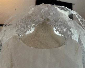1960 Wedding Gown w Detachable Train and Veil
